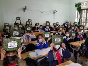 Read more about the article More than 5.000 “Join me to protect Pu Mat forest” handbook provided to students in 20 schools in the buffer zone of Pu Mat National Park