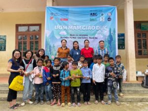 Bringing information technology to support education in Pu Mat National Park