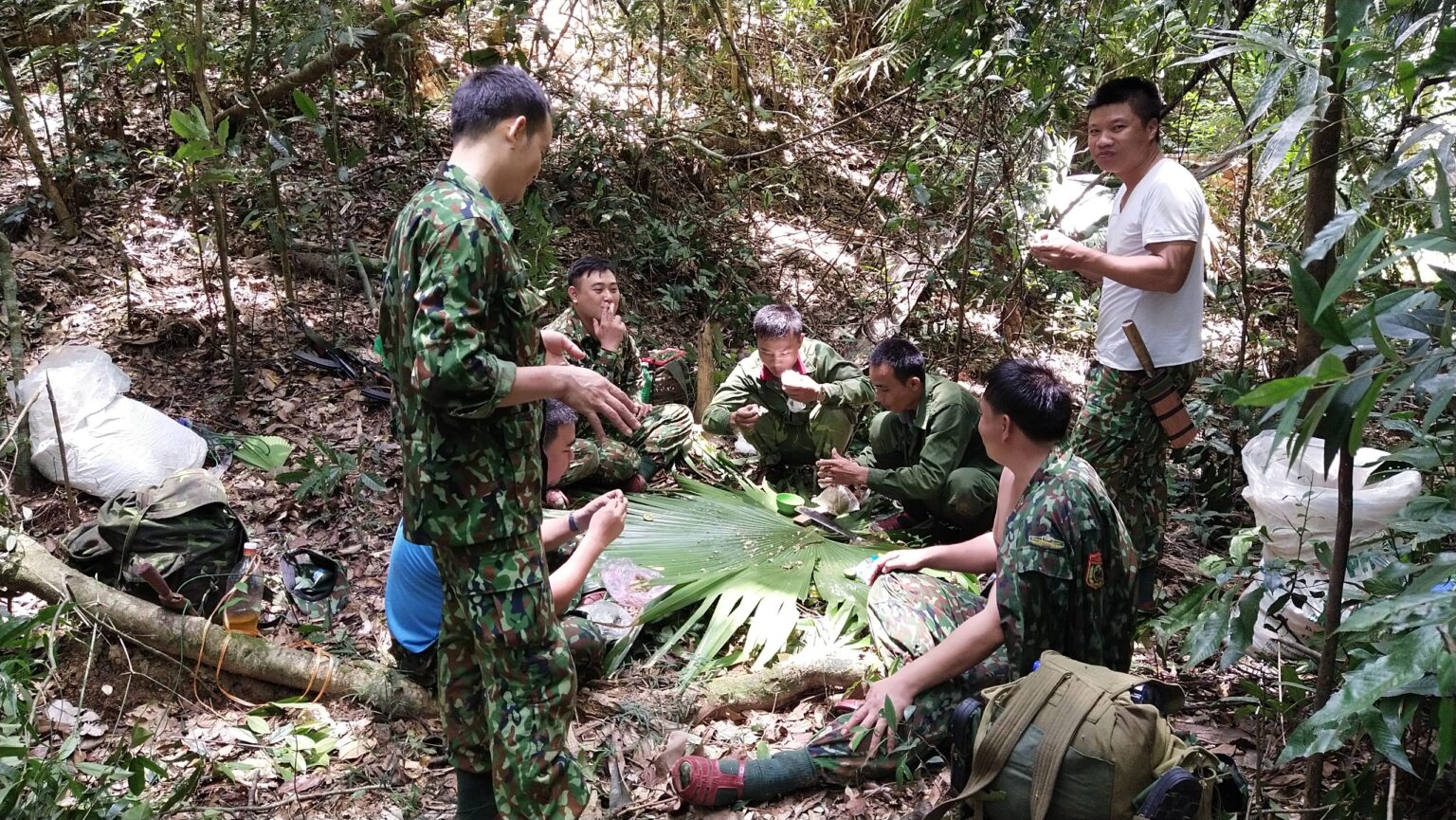 A patrol to the Vietnam-Laos Border Pillars with Border Guards - SVW ...