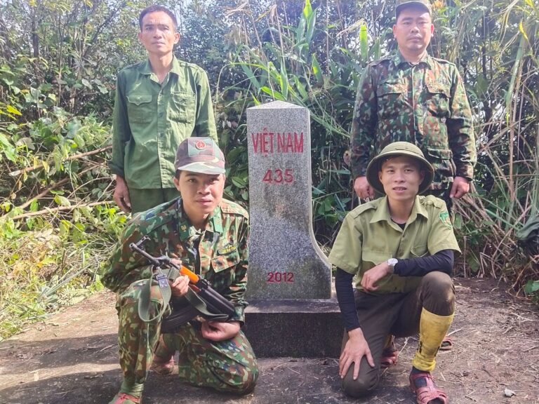 Read more about the article Nhật ký Người giữ rừng Vi Văn Tâm – Hành trình tuần tra mốc biên giới Việt Lào cùng các anh bộ đội biên phòng