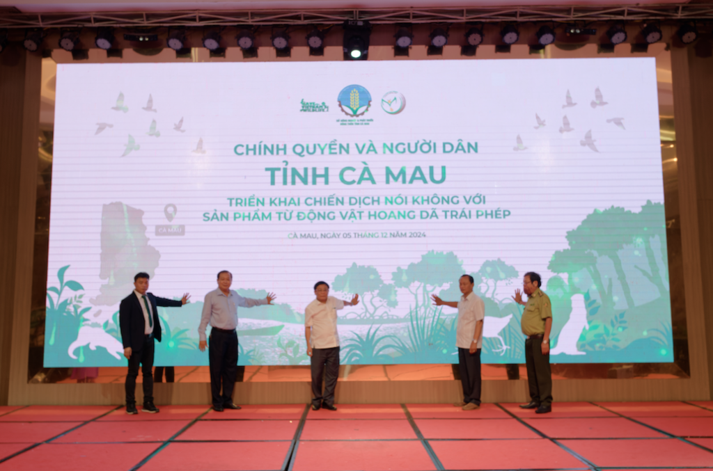 Lanh dao va dai dien cac don vi thuc hien nghi thuc khoi dong